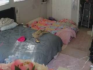 voyeurcam-house-char... webcam