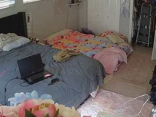 voyeurcam-house-char... webcam