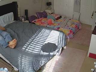 voyeurcam-house-char... webcam