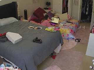 voyeurcam-house-char... webcam