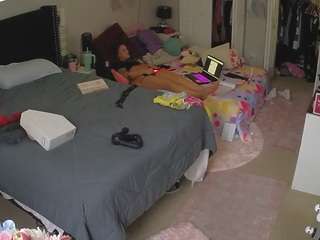 voyeurcam-house-char... webcam