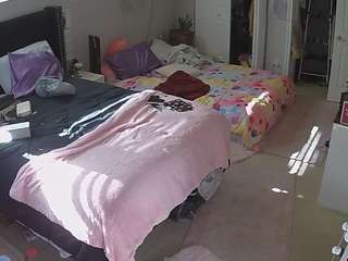 voyeurcam-house-char... webcam