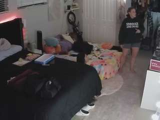 voyeurcam-house-char... webcam