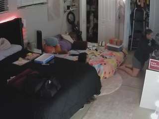 voyeurcam-house-char... webcam