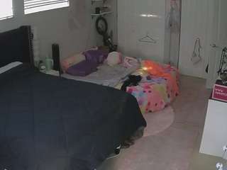 voyeurcam-house-char... webcam