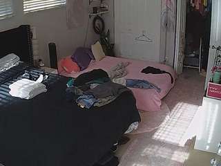 voyeurcam-house-char... webcam