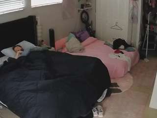 voyeurcam-house-char... webcam