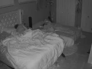 voyeurcam-house-char... webcam