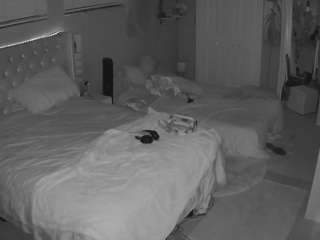 voyeurcam-house-charleys-room's CamSoda show and profile