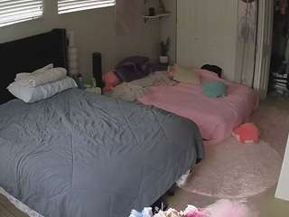 voyeurcam-house-charleys-room's CamSoda show and profile