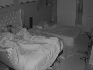 voyeurcam-house-charleys-room's CamSoda show and profile