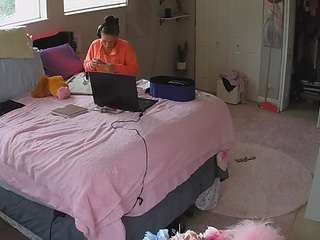 voyeurcam-house-char... webcam