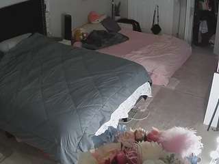 voyeurcam-house-charleys-room's CamSoda show and profile