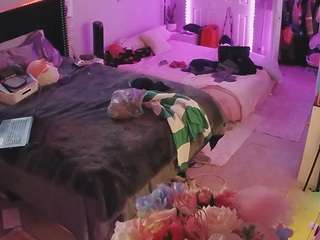 voyeurcam-house-charleys-room's CamSoda show and profile