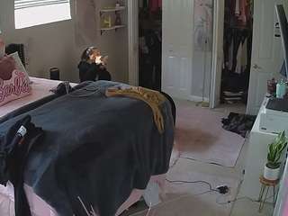 voyeurcam-house-charleys-room's CamSoda show and profile