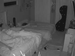 voyeurcam-house-charleys-room's CamSoda show and profile