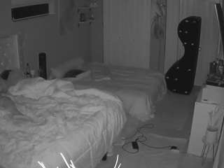 voyeurcam-house-charleys-room's CamSoda show and profile