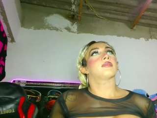 le modèle bigassplay est en webcam porno dans un show sur le site camsoda, il possède les tags suivants: amateur,feet,tease,tattoos,strip,spank,robe,lingerie,handjob,flashing,anal,fingers,dildo,cum,brown eyes,blowjob,black hair,bj,bikini,bedroom