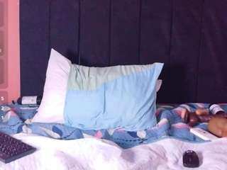 le modèle kendrafosteer est en webcam porno dans un show sur le site camsoda, il possède les tags suivants: amateur,orgasm,anal,mature,middle aged,milf,moaning,naked,natural,oil,pov,lovense,public,ride torso,shaved pussy,smoking,squirter,striptease,toys,wet