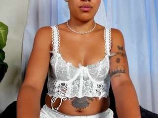 samarha Gomez live cam — amateur, nipple piercings, toys