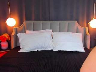 creamy pussy, wet thighs, and messy hair for you [1297 tokens remaining]