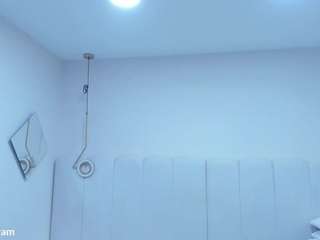 huge-boobs-ebony webcam model