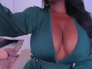 huge-boobs-ebony's Live Sex Cam Show