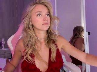 virrginchloee's CamSoda show and profile