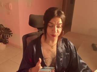 该模特正在直播。 jaaadeee