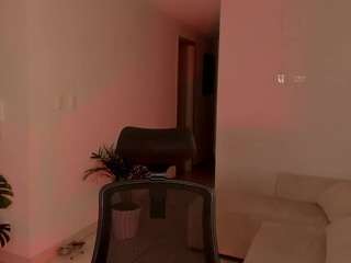 le modèle jaaadeee est en webcam porno dans un show sur le site camsoda, il possède les tags suivants: anal,anal toys,toys,thick,tease,tattoos,striptease,squirt,spank,solo,muscle,massage,lovense,lingerie,flashing,fingering,fetish,feet,cowgirl,ass
