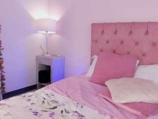 melany-hiller Live Webcam on CamSoda