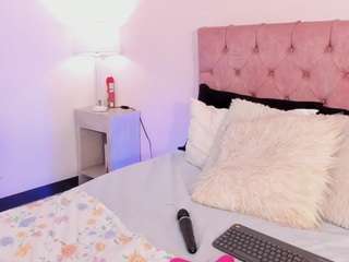 Melany Hiller live cam preview