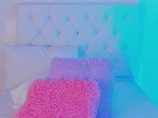 leahcollins's CamSoda show and profile