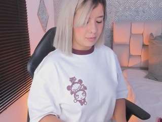 ah-mara's CamSoda show and profile