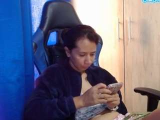 gomezdanis01 from camsoda