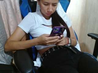 gomezdanis01's CamSoda show and profile