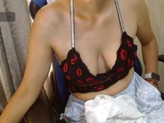 le modèle gomezdanis01 est en webcam porno dans un show sur le site camsoda, il possède les tags suivants: anal,ass,young adult,teen 18,squirting,spank,small ass,skinny,sexcam,pussy,orgasm,masturbation,handjob,flashing,fingers,feet,dildo,cum,creampie,brown eyes