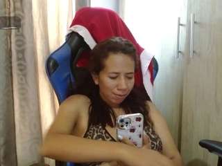 gomezdanis01 live webcam show