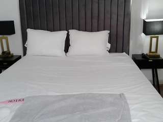 Live webcam model january-rose on Soda Cams