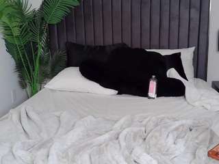 Live webcam model january-rose on Soda Cams