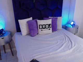 gin-fox's CamSoda show and profile