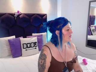 gin-fox's CamSoda show and profile