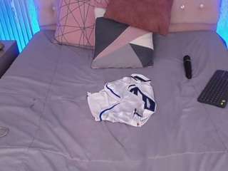 gin-fox's CamSoda show and profile