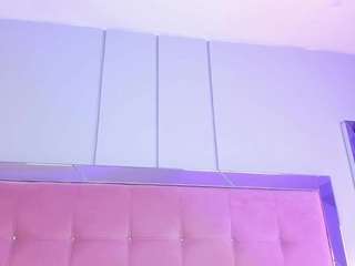 Live webcam model ahincale on Soda Cams