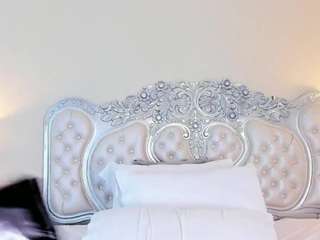 ahincale's CamSoda show and profile