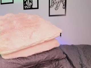 Try the hot performer Emmafernandez as she's massaging her bod emmafernandez from CamSoda