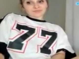 Live webcam model lemonadecandyyy on Soda Cams