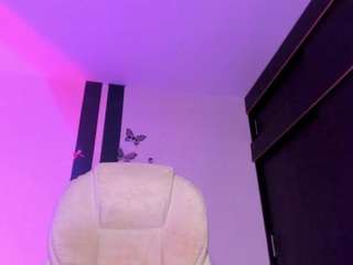 hotlittlebittch Live Webcam on CamSoda