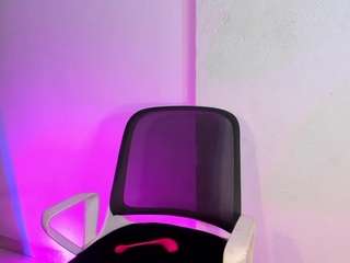 HotLittleBittch live webcam show