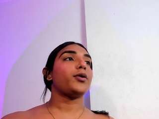 hotlittlebittch live on CamSoda